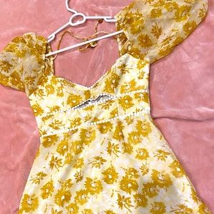 Selfie Leslie day dress